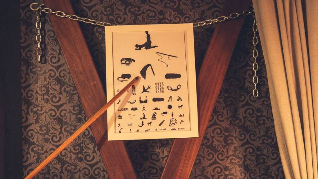 Synstavle med BDSm-legetøj